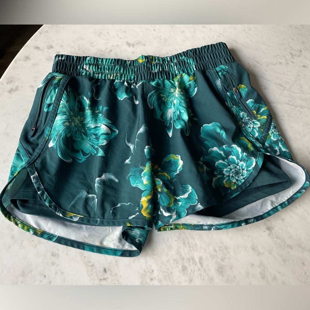Avia Womens shorts Green Floral Running Gym Zipper Pockets and brief liner. XS